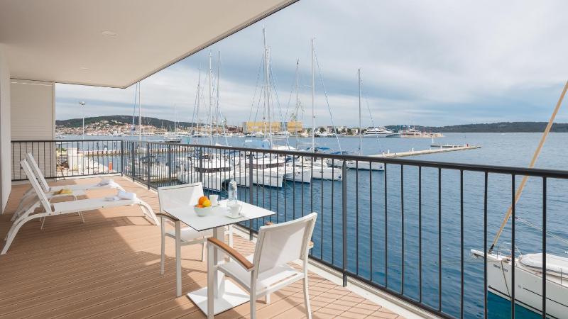 Double Room with Balcony and Sea View image 1