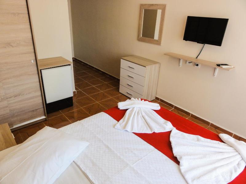 Double or Twin Room image 3