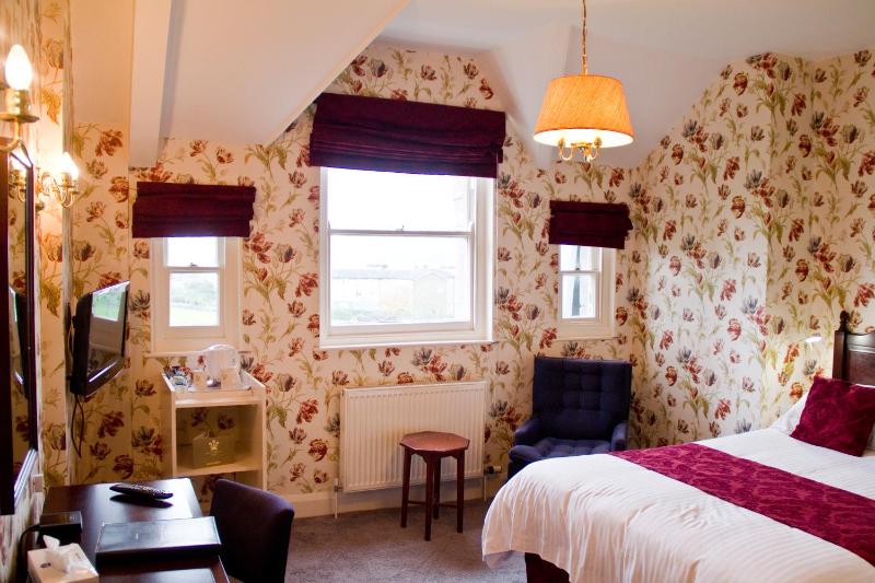 Standard Double Room image 4