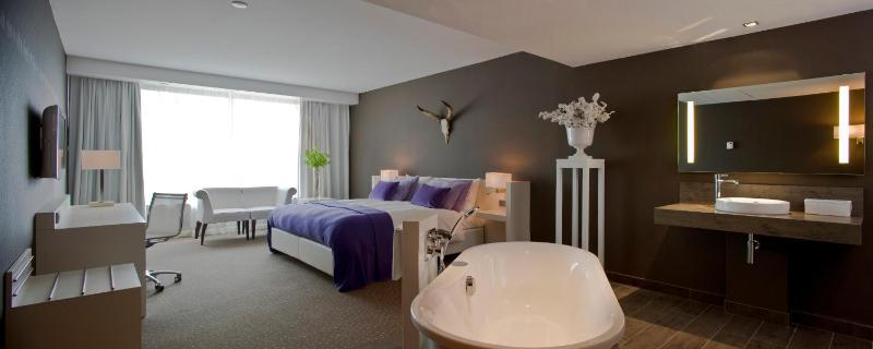 Double Room with Bath (terrace or balcony) image 3
