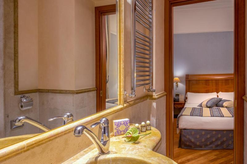 Twin Room image 1
