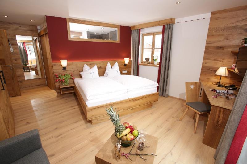 Deluxe Double Room image 2