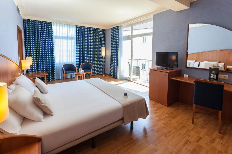 Two-Bedroom Suite with Sofa Bed image 4