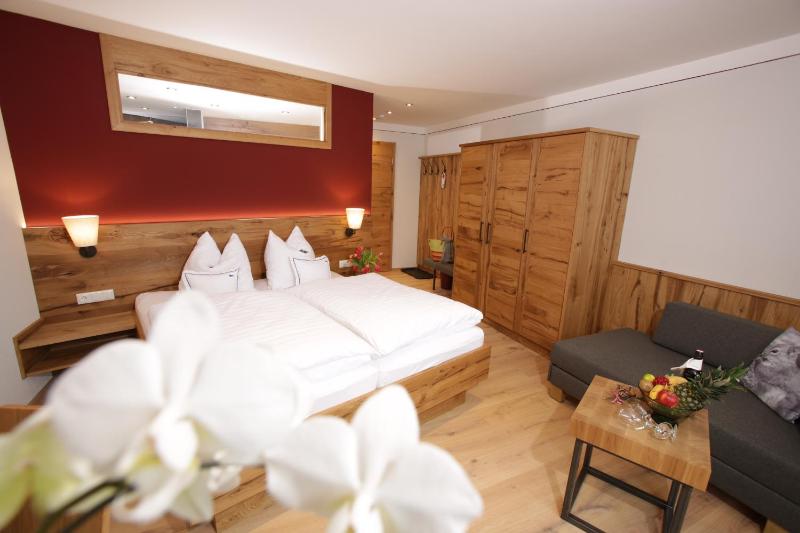 Deluxe Double Room image 3