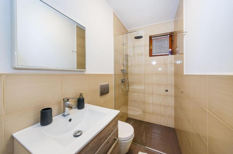 Studio Apartment image 4