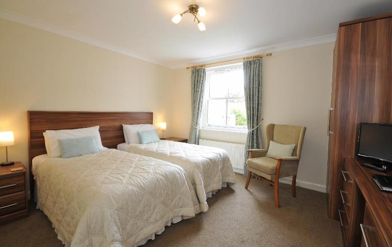 Classic Twin Room with Garden View image 1