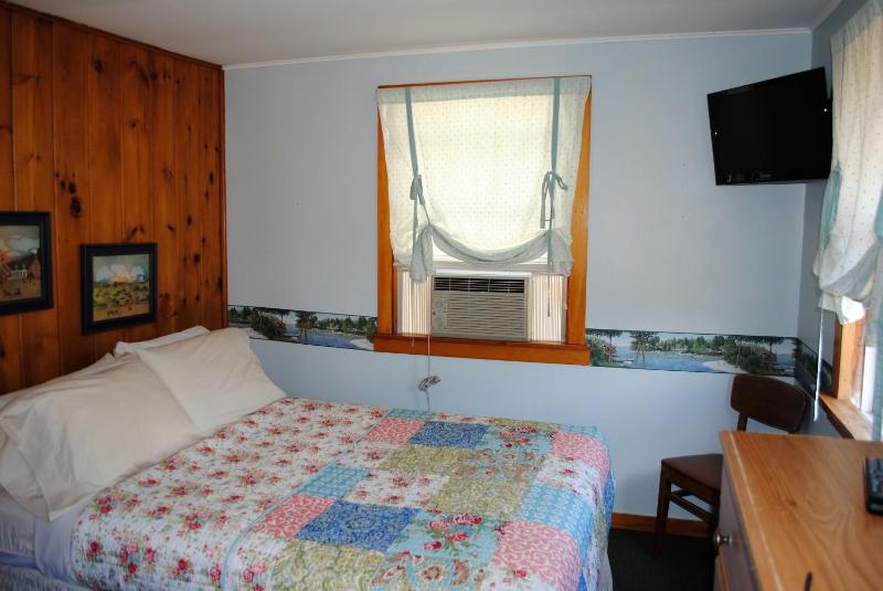 One-Bedroom Cottage image 2