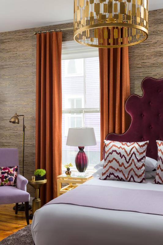Deluxe Queen Room image 2