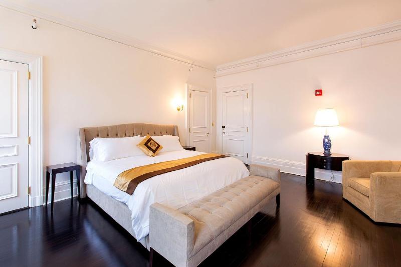 Presidential Suite image 2