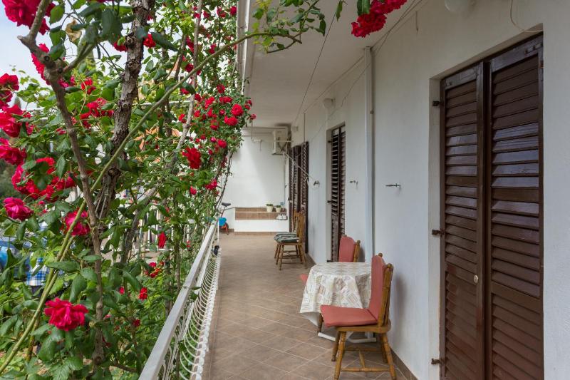 Studio with Garden View image 3
