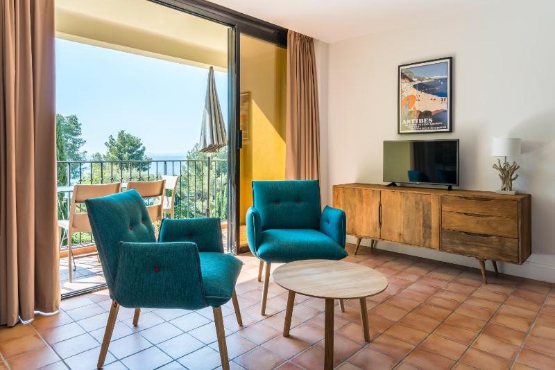 Apartment (4 Adults) - Upper Floor with Sea View image 1