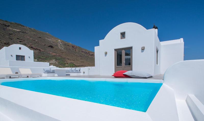 Luxury Villa with Private Pool and Sea View image 2