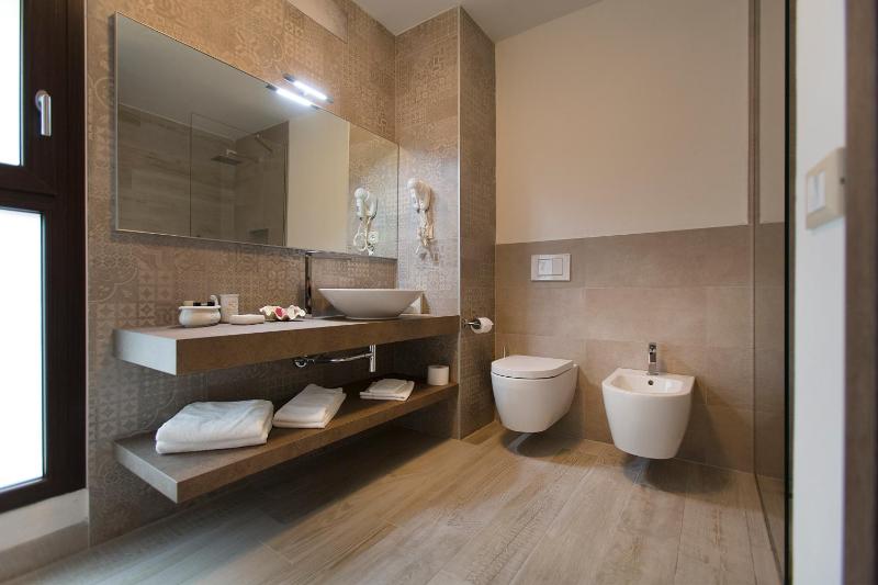Superior Double Room image 4
