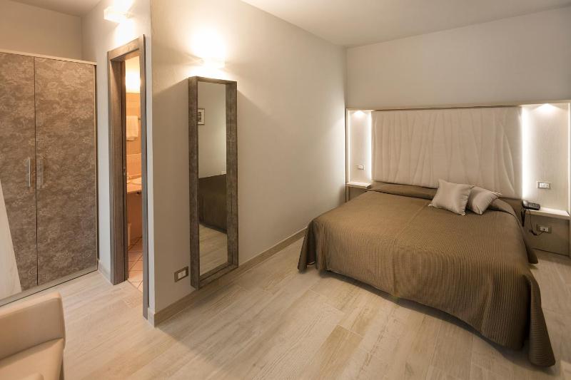 Double Room with Terrace image 1