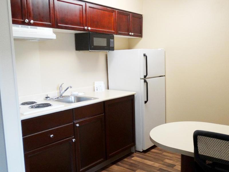 Deluxe Studio with 2 Double Beds - Non-Smoking image 4