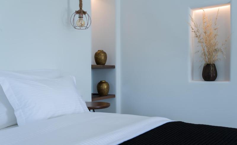 Deluxe Suite with Private Pool and Sea View image 3
