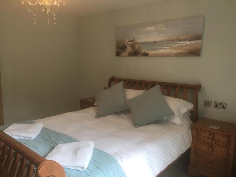 King Room with Garden View image 3