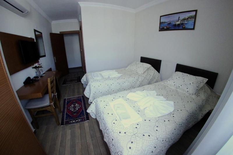 Economy Double or Twin Room image 4