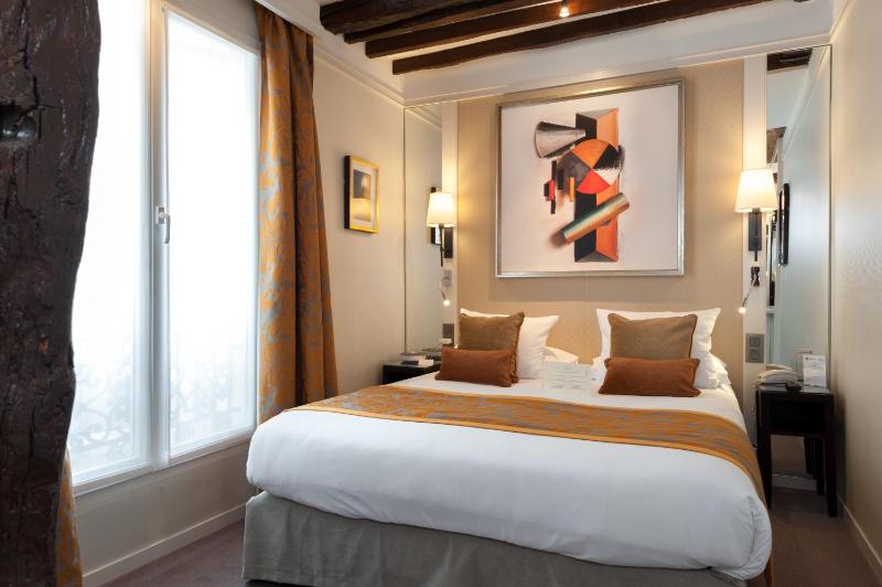 Deluxe Queen Room image 4