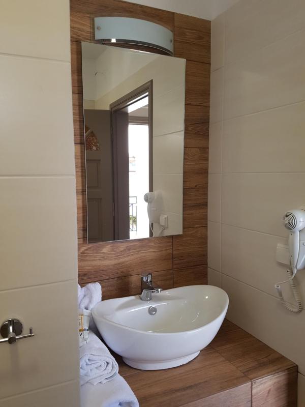 Superior Double or Twin Room with Sea View image 3
