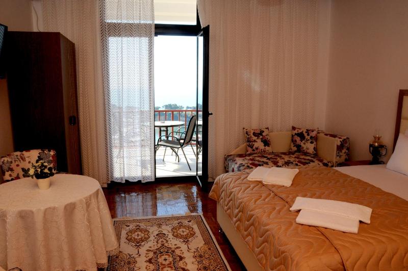 Triple Room with Sea View image 4