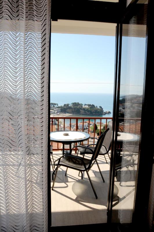 Triple Room with Sea View image 3
