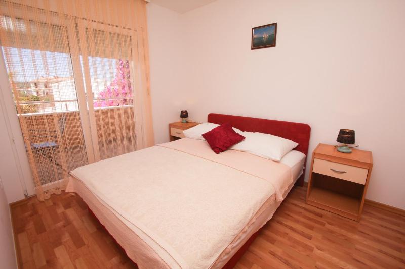 One-Bedroom Apartment image 2