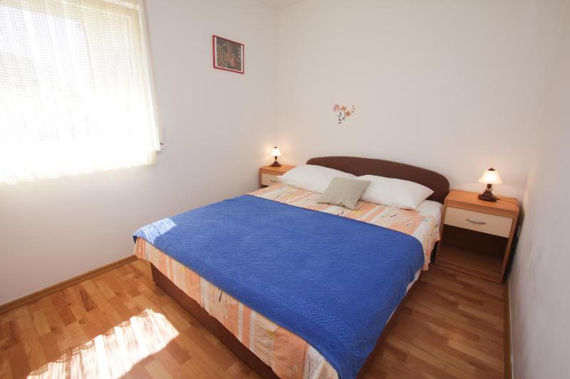 One-Bedroom Apartment image 2