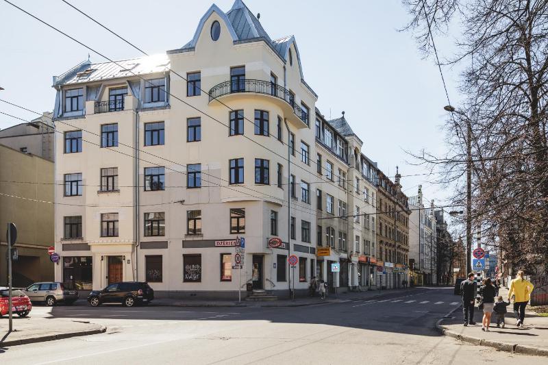 Two-Bedroom Apartment with Balcony image 3