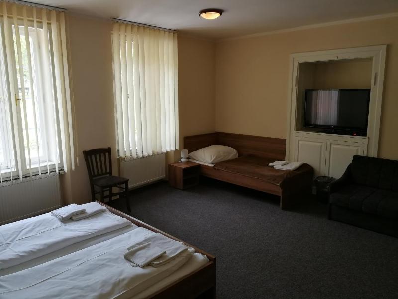 Apartment (3 Adults) image 4