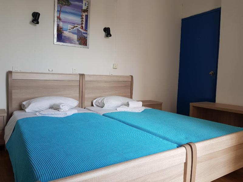 Superior Double or Twin Room with Private Bathroom image 3