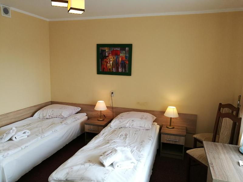 Twin Room with Balcony image 3