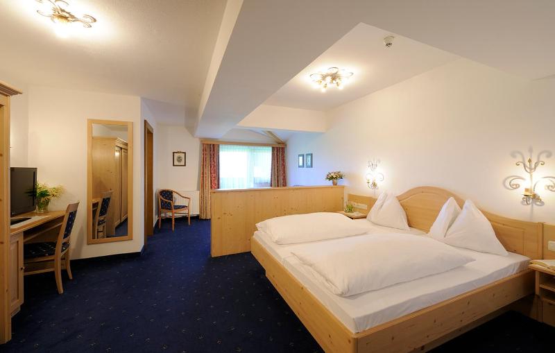Deluxe Double Room with Balcony image 1
