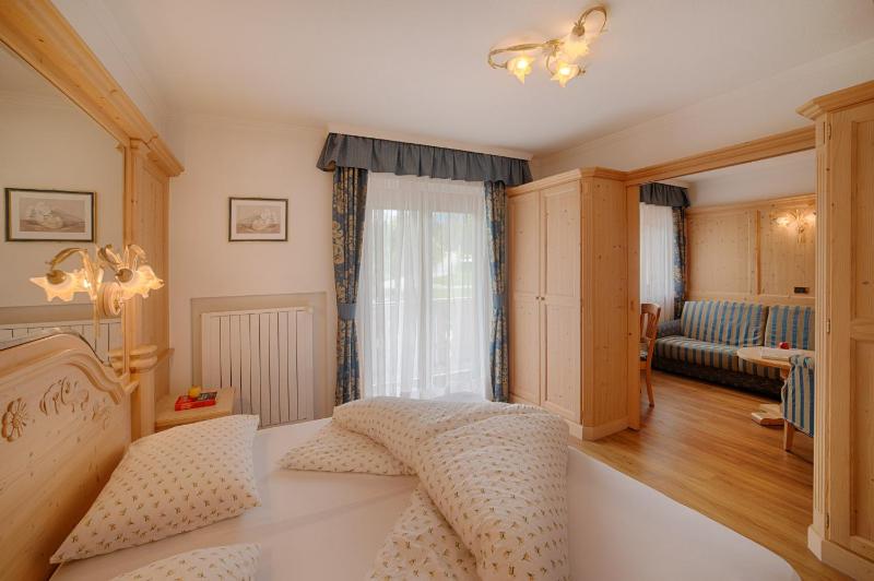 Family Room image 3