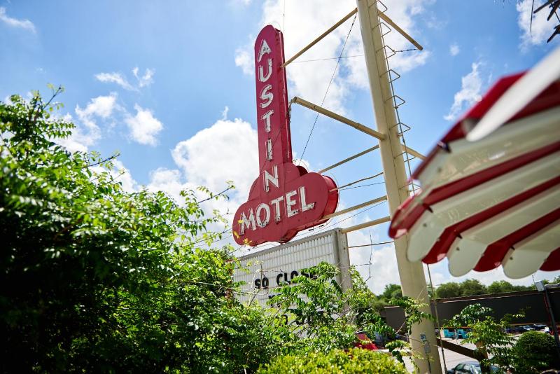 Austin Motel - image 30