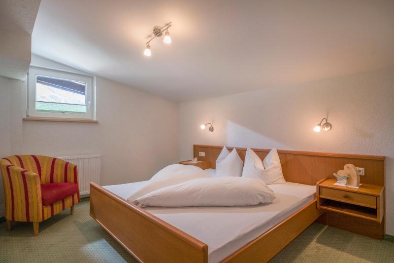Quadruple Room image 3