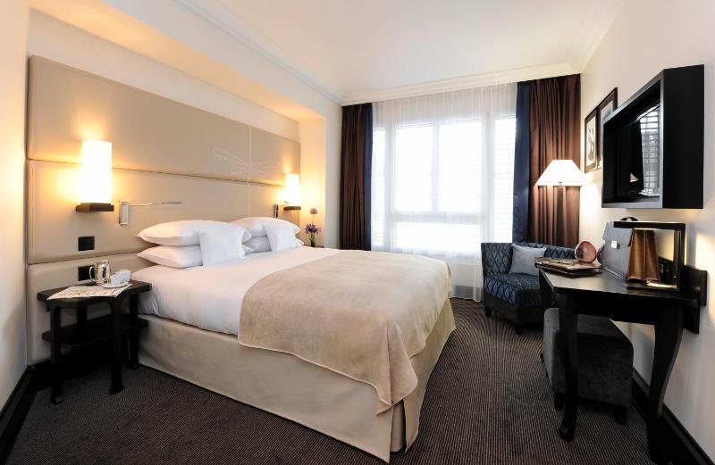 Deluxe Double or Twin Room image 1