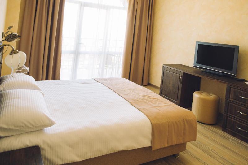 Double or Twin Room with Balcony image 3