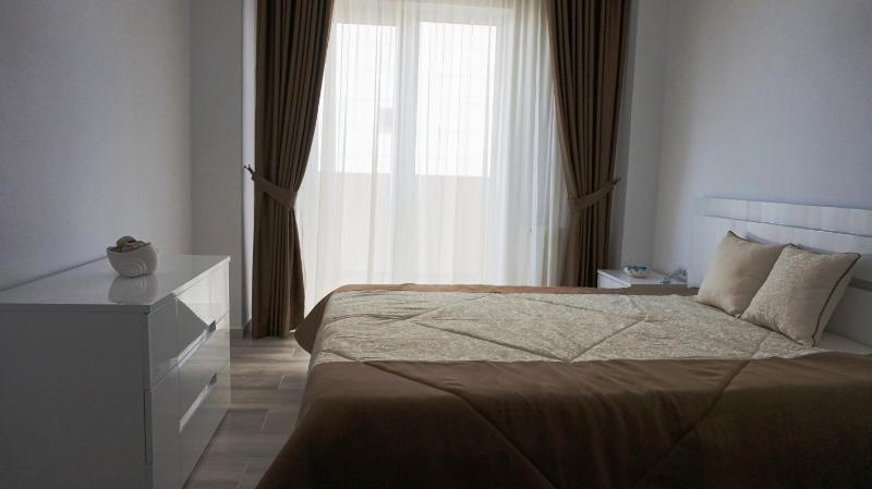 Studio Apartment with Sea View image 1