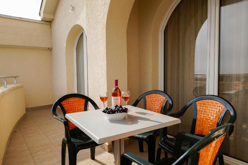 One-Bedroom Apartment image 4