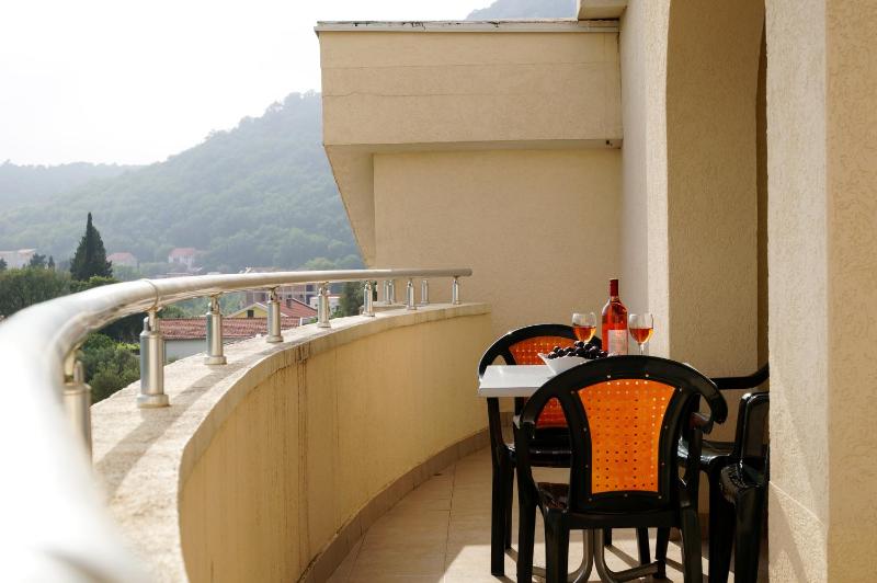 One-Bedroom Apartment image 3