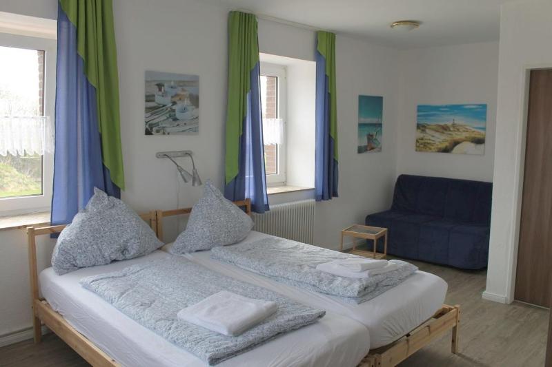 Quadruple Room with Bathroom image 3