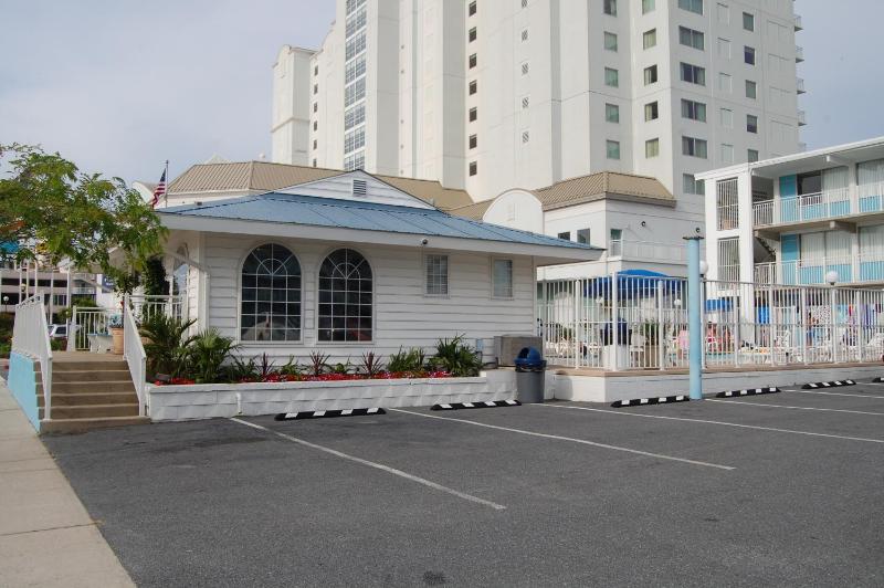 Thunderbird Beach Motel - image 26