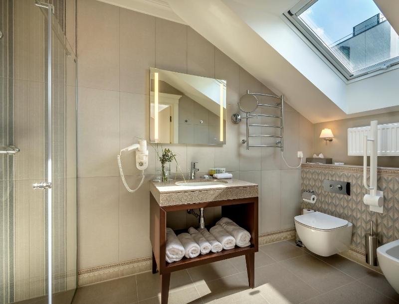 Double or Twin Room image 2