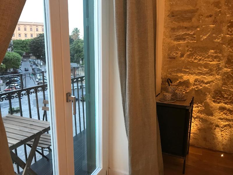 Deluxe Double Room with Balcony image 4