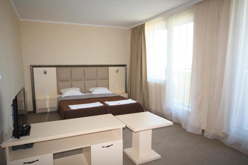 Junior Suite with Balcony (2 Adults + 2 Children)  image 4