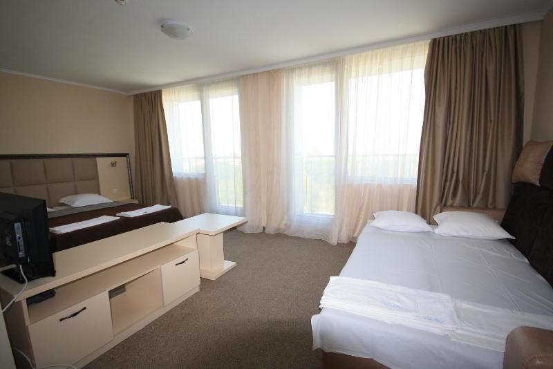 Junior Suite with Balcony (2 Adults + 2 Children)  image 3