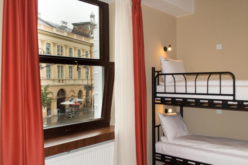 Bed in 6-Bed Mixed Dormitory Room image 3