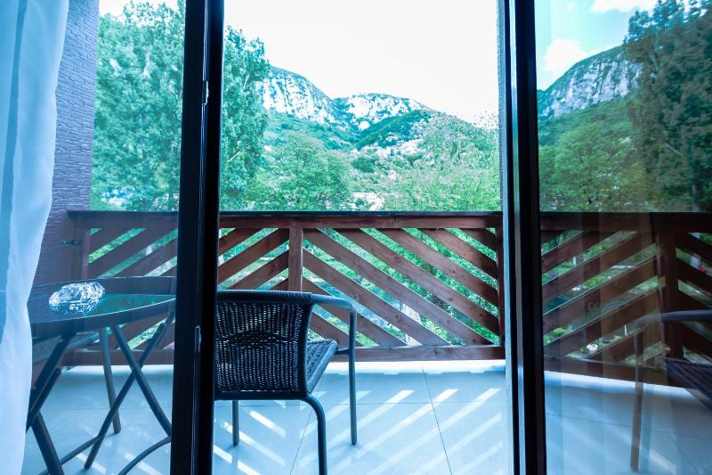 Twin Room with View image 3