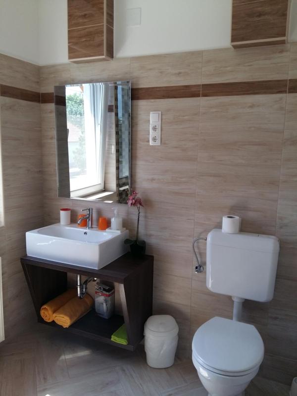 Katalin Boutique & Wellness Apartmanok - image 33